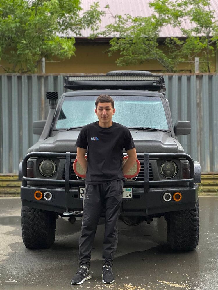  54590293  Mirzabek, 21 ,    