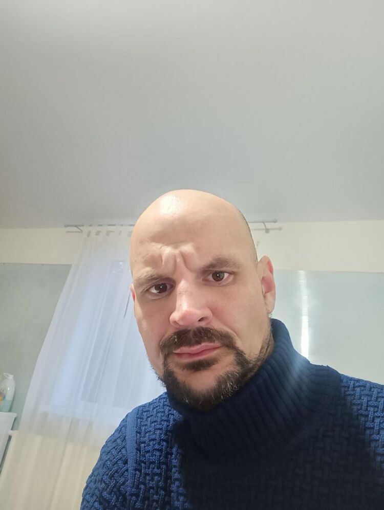  ,   Artur, 41 ,   ,   