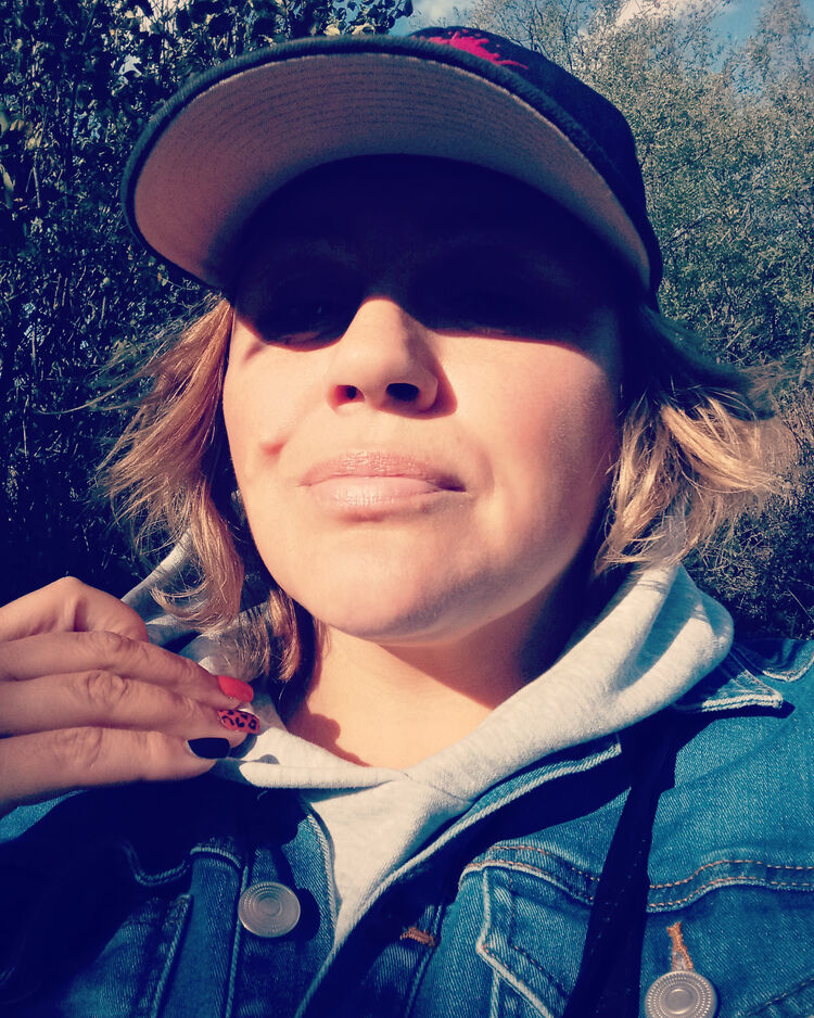  ,   Mila, 46 ,   c 