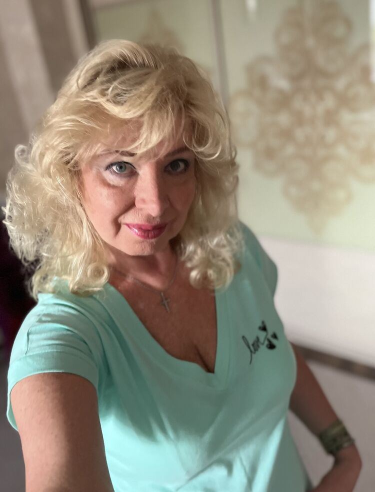  54385063  LaRisa, 66 ,    