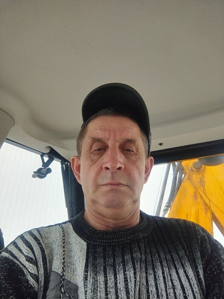 40657823  , 57 ,    