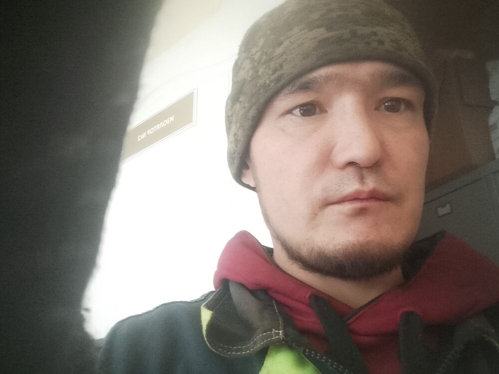  ,   Parviz, 38 ,   c 