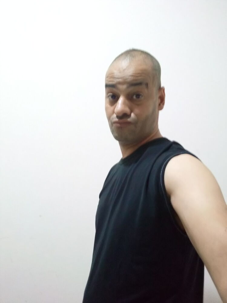  23939143  Wael hamoda, 44 ,    