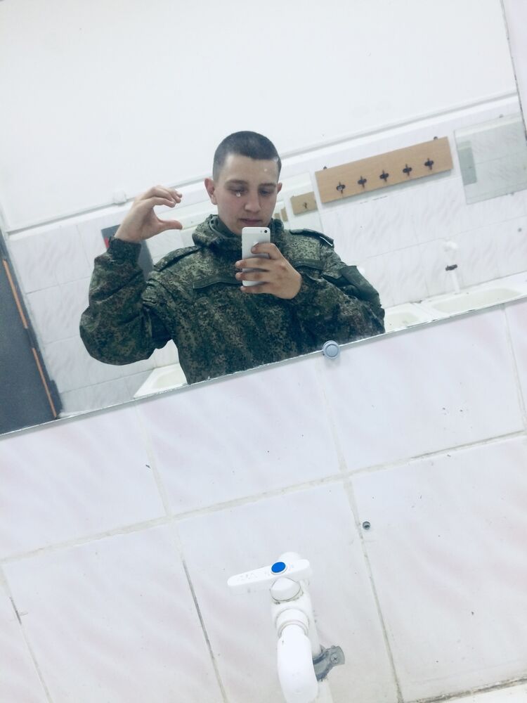 39938783  Vladik, 22 ,    