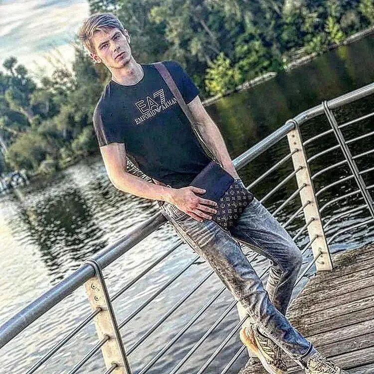  ,   Emil, 24 ,   ,   