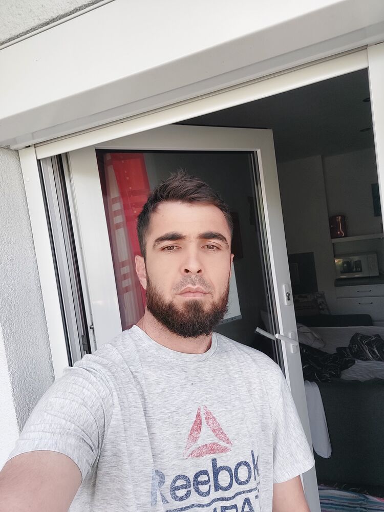  38299773  Muslim, 34 ,    Frankfurt Am Main
