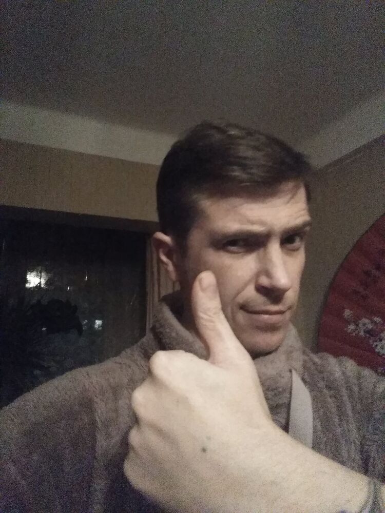  ,   Alejandro, 42 ,   ,   
