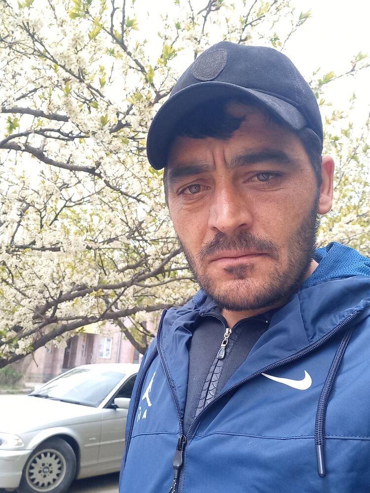  ,   Rafik, 38 ,   ,   