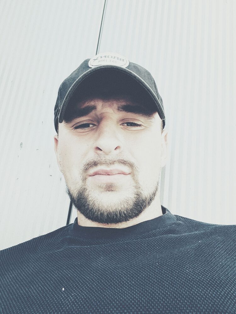  ,   Mike, 29 ,   
