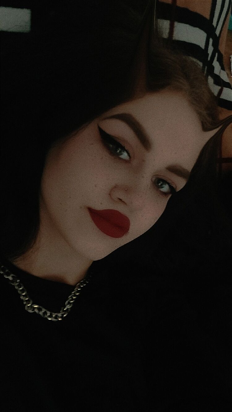  26334223  Viktoria, 21 ,    -