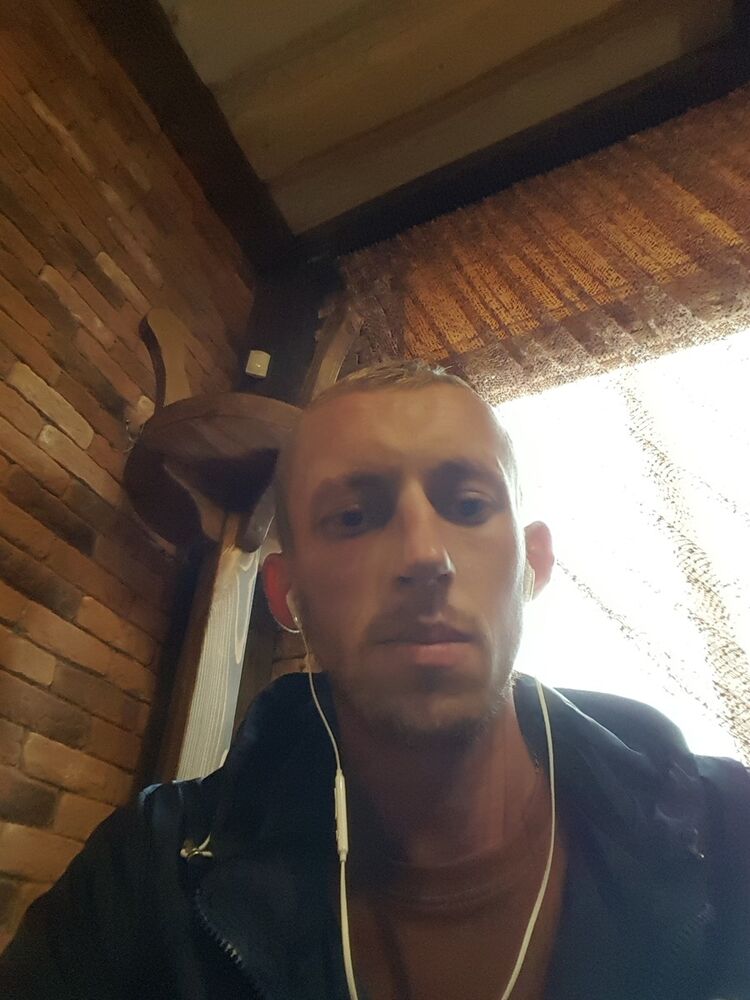  9895133  Aleks, 35 ,    
