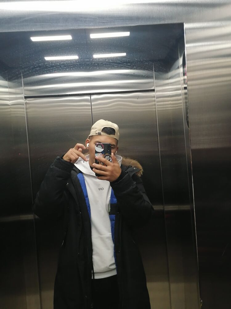  29399483  Rafail, 22 ,    