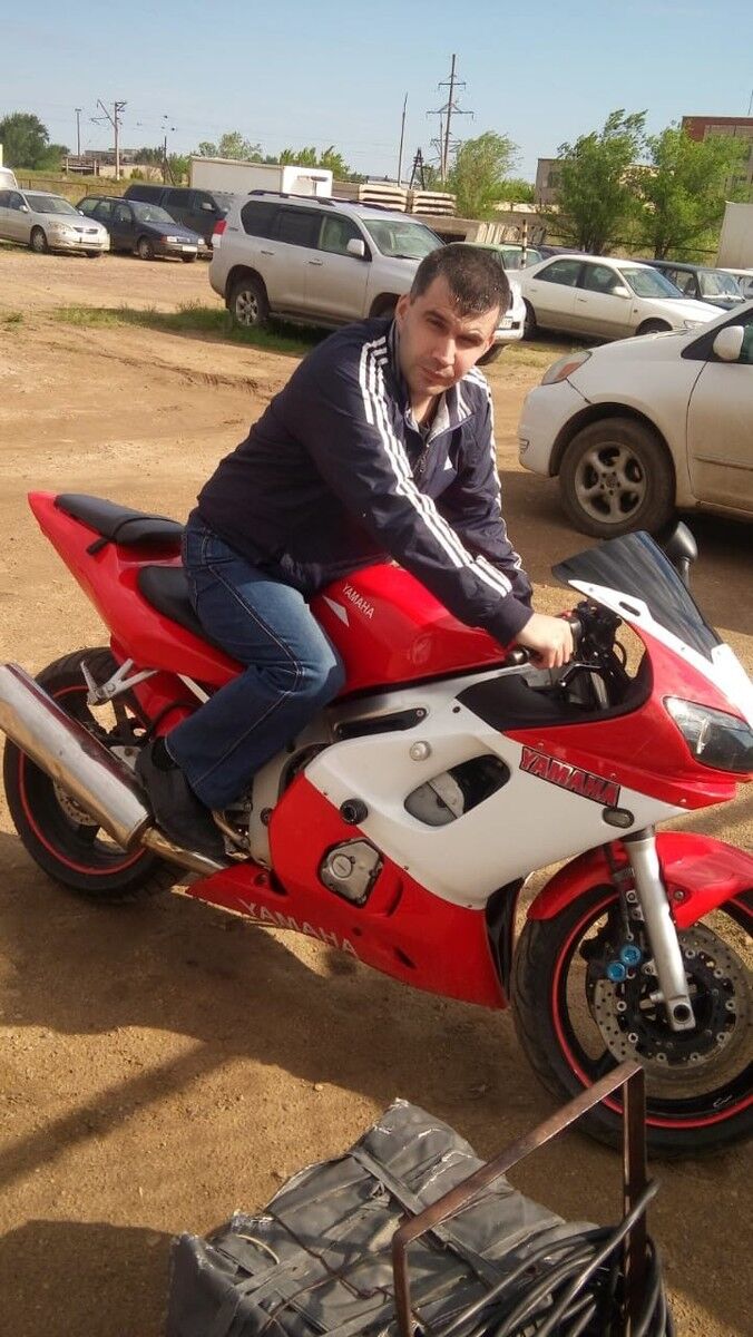  15303673  Mikhail, 44 ,    