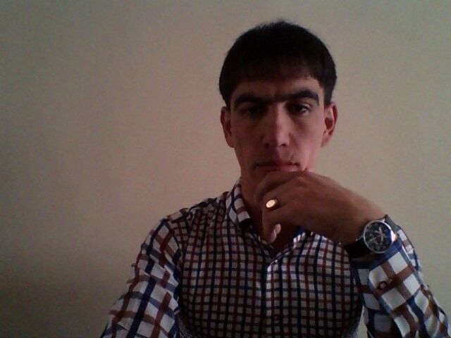  4864363  Samir, 37 ,    