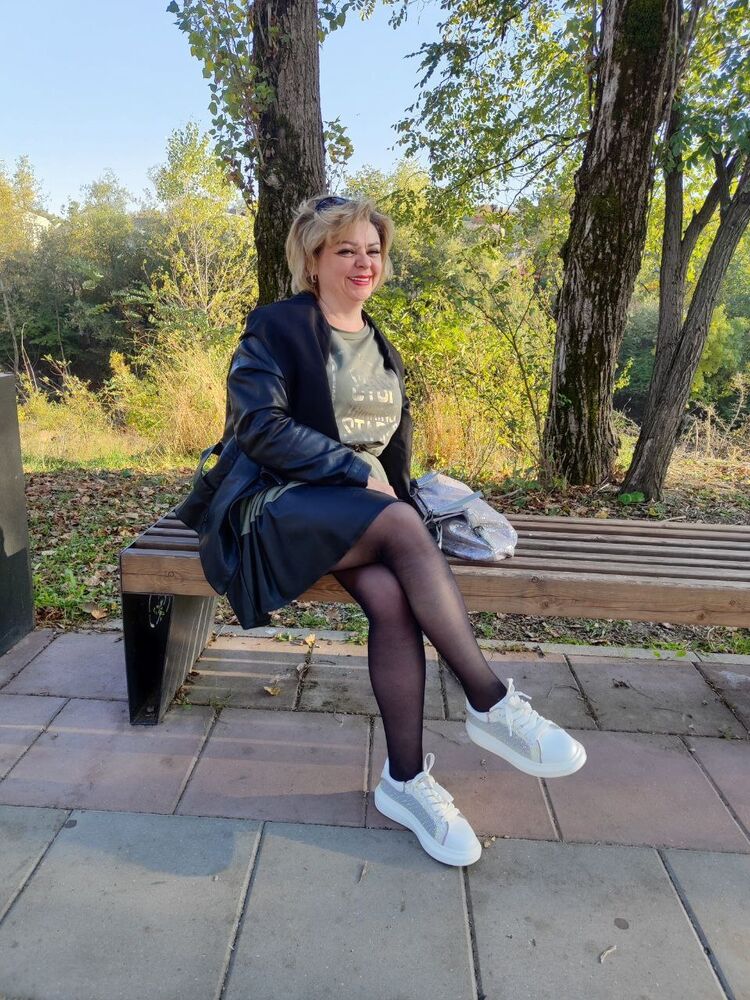  38652123  Larisa, 52 ,    