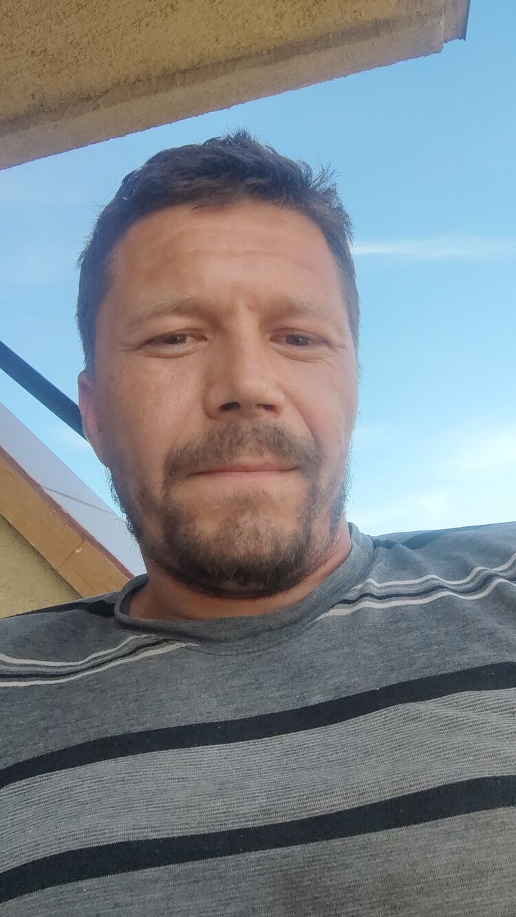  27023663  Denis, 37 ,    