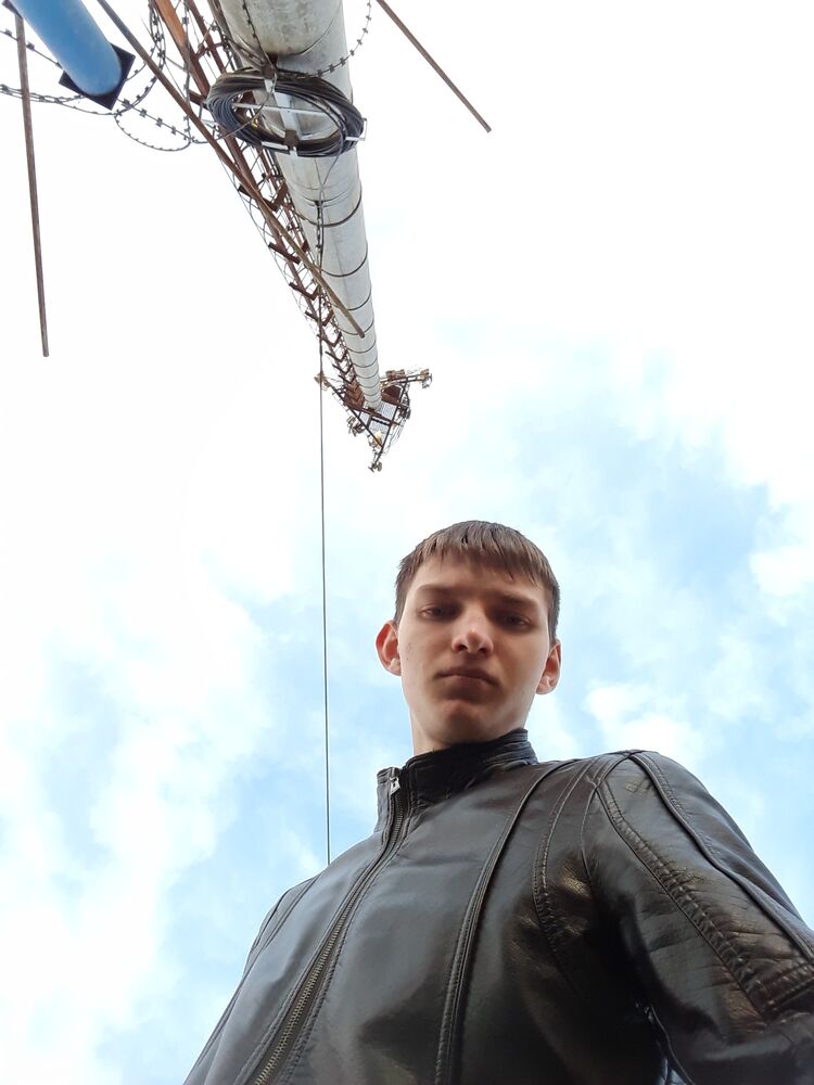  27957873  Alex, 21 ,    