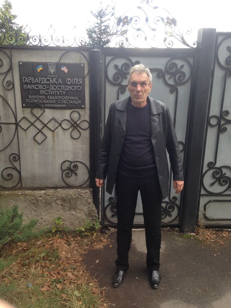  ,   Viktor, 48 ,   