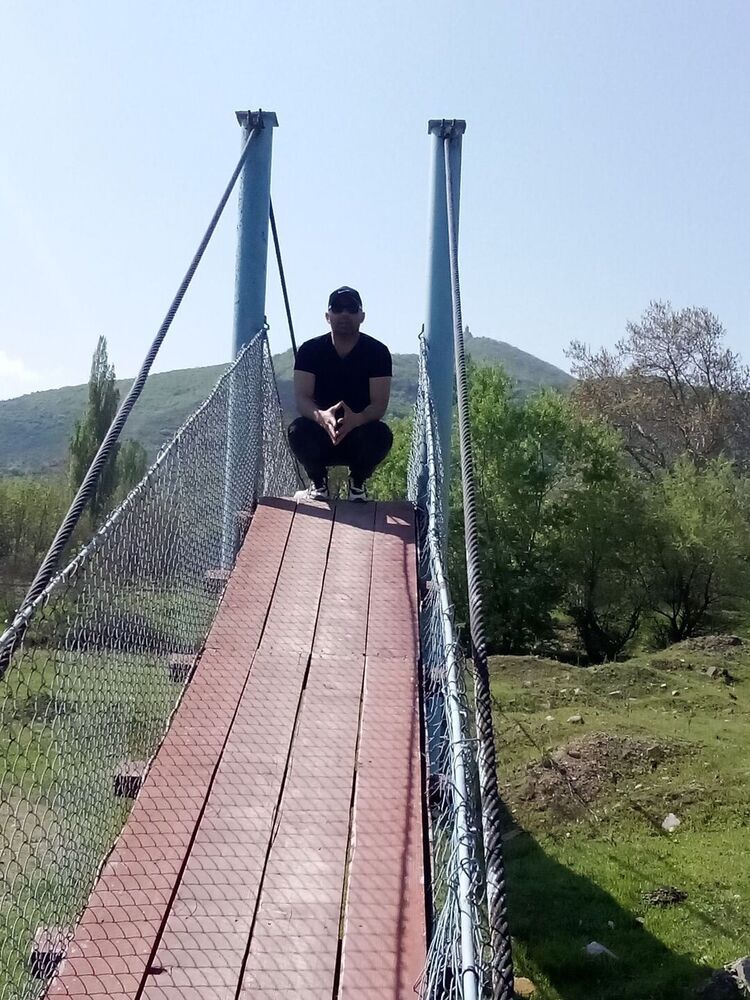  53733103  Vaqif, 39 ,    