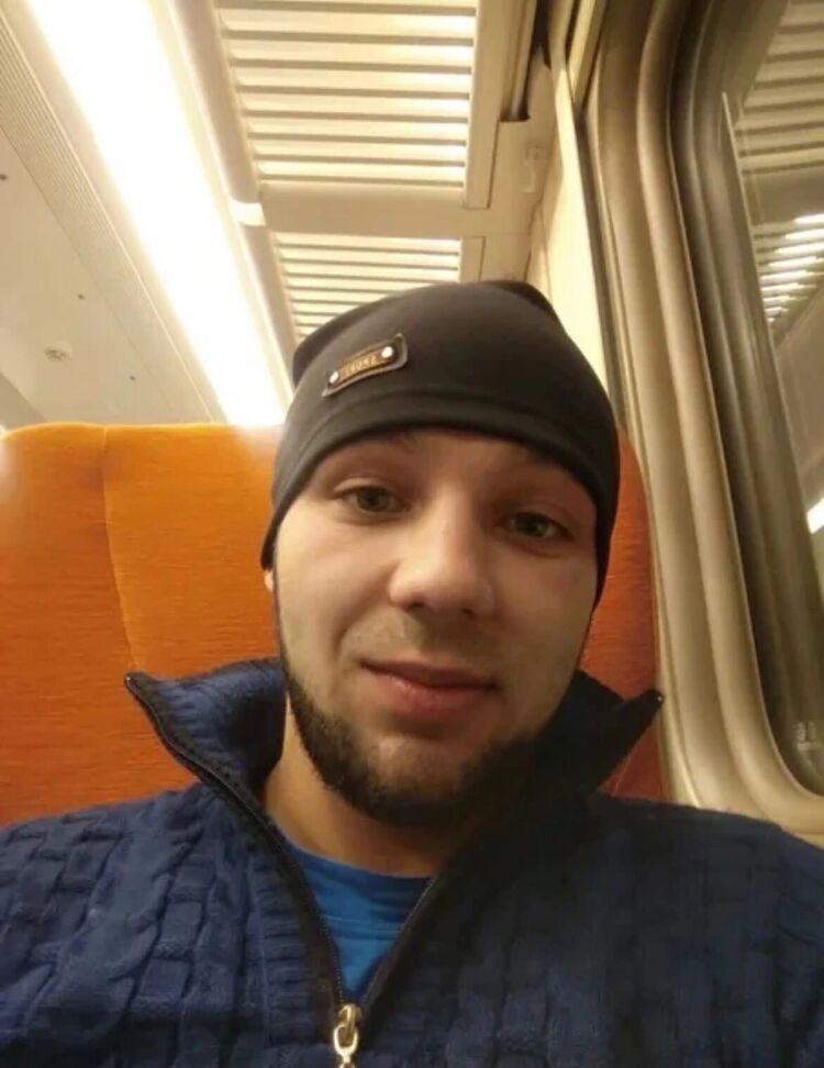  27915063  Hasan, 26 ,    