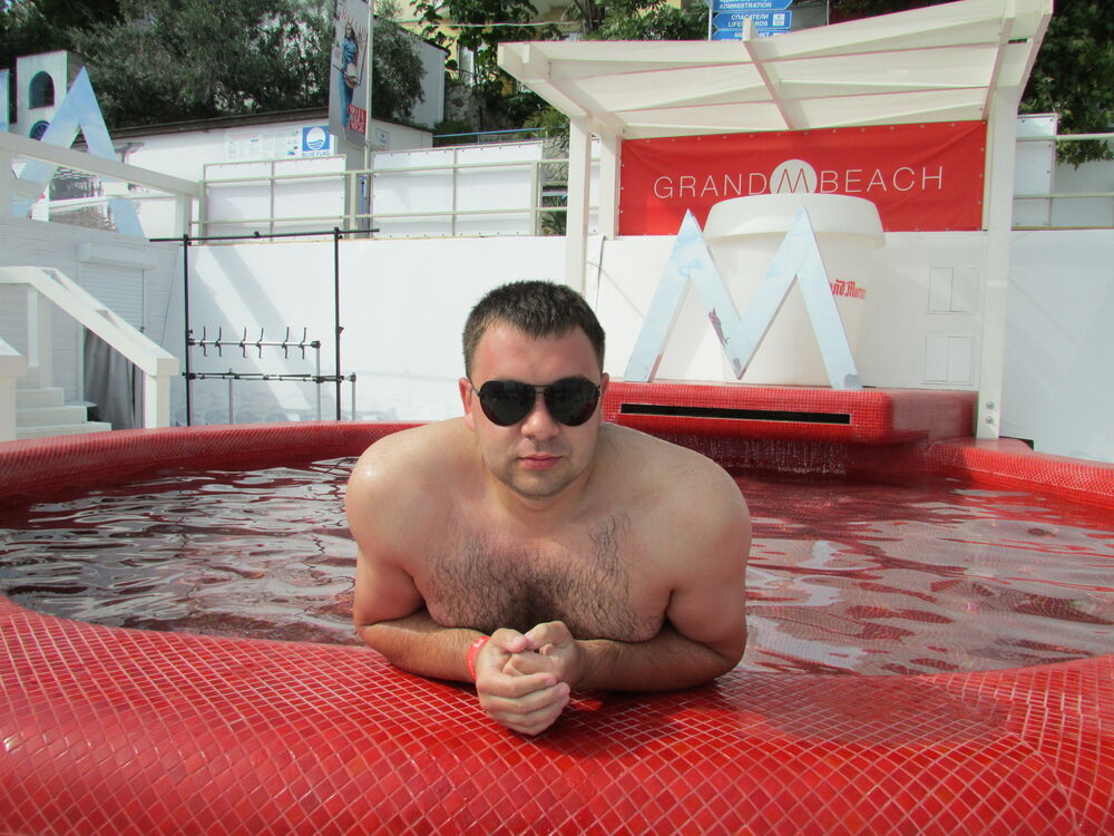  26466153  Grigory, 40 ,    