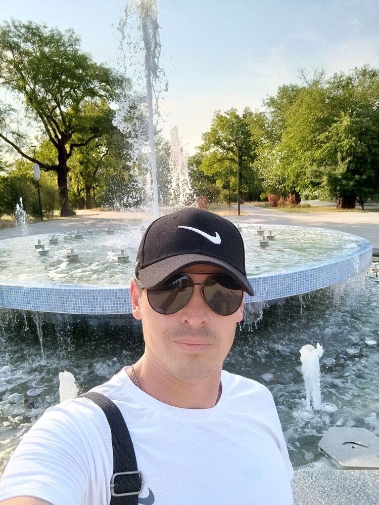  53205593  Sergio, 42 ,    