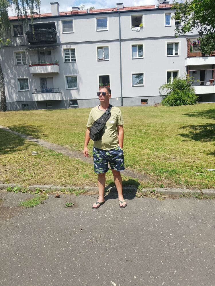  44146273  , 36 ,    Kowary