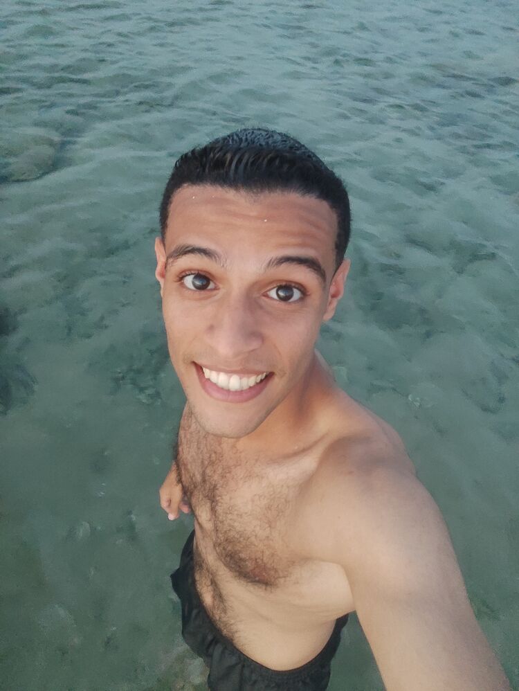  44692993  , 27 ,    Al Ghardaqah