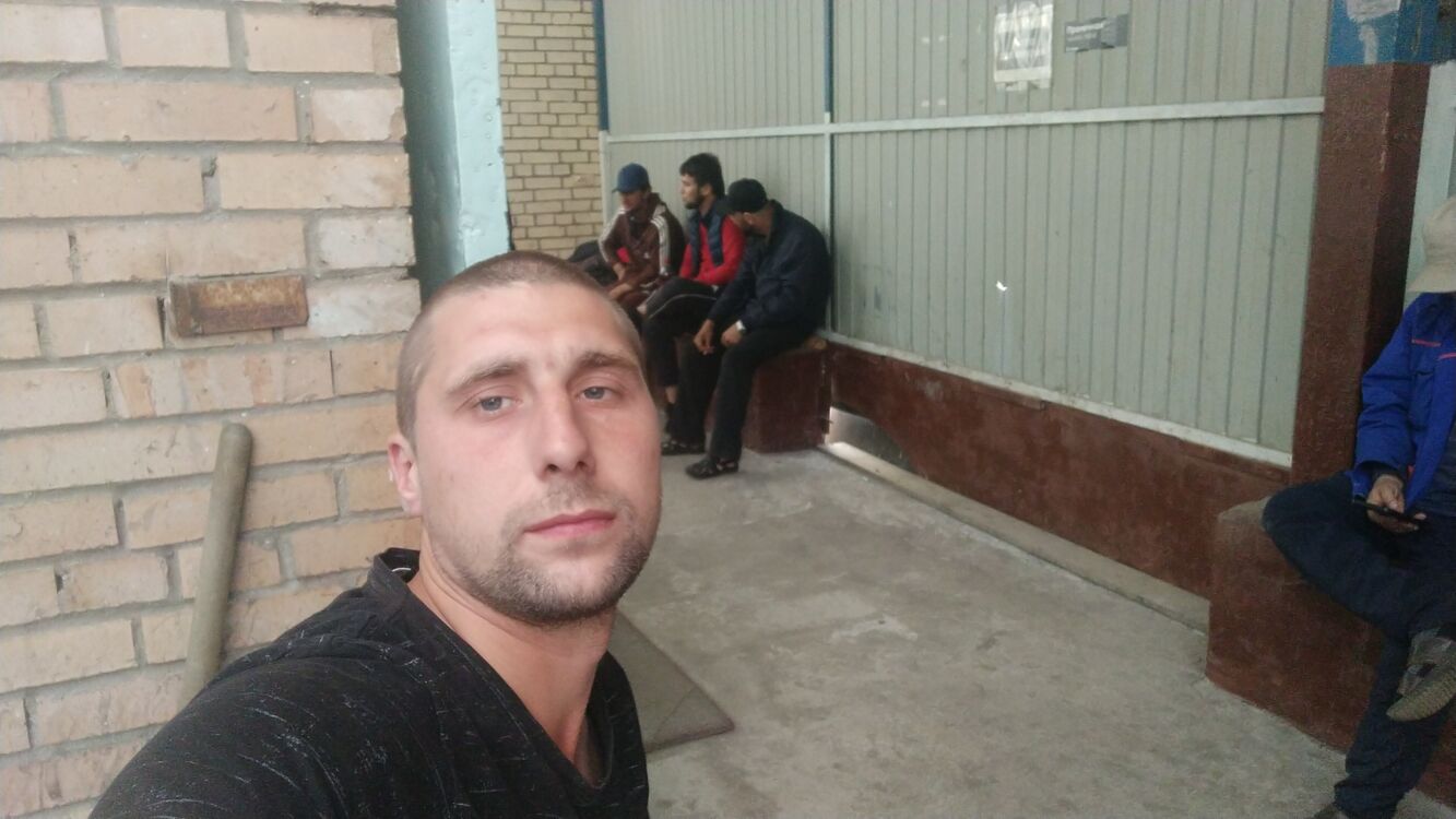  36710663  Grigory, 30 ,    