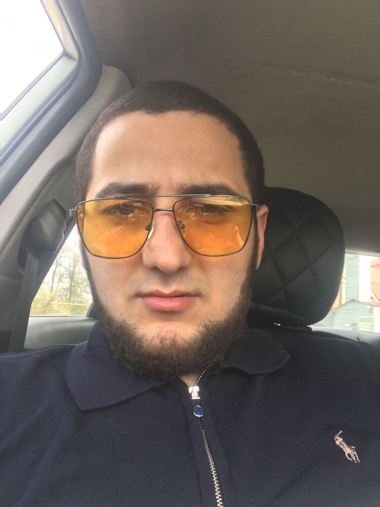  42887943  , 27 ,    