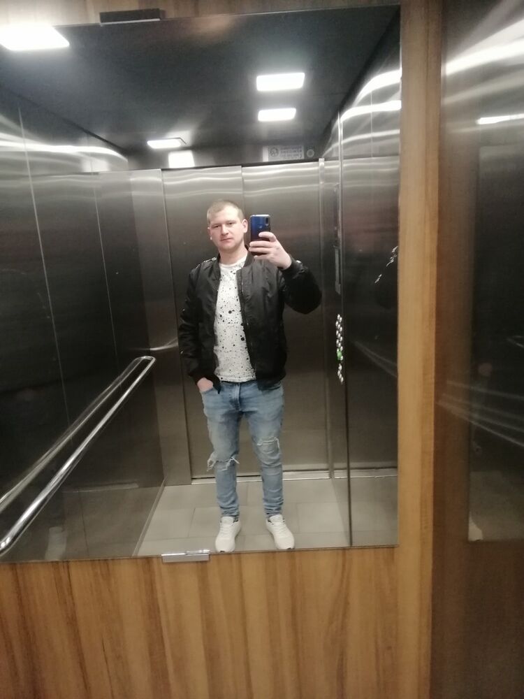  19793843  Andrzej, 31 ,    