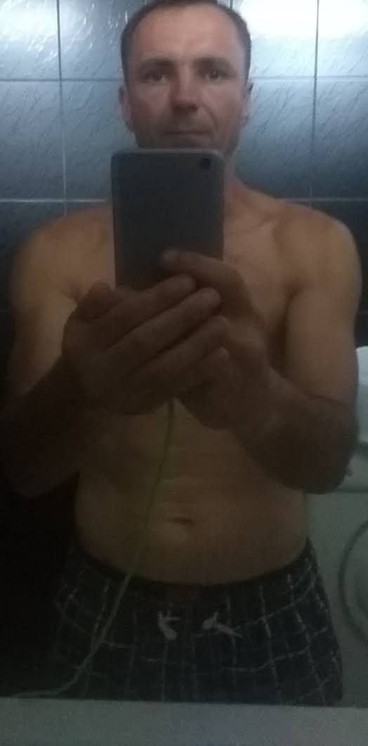  41129593  Nikolai, 33 ,    