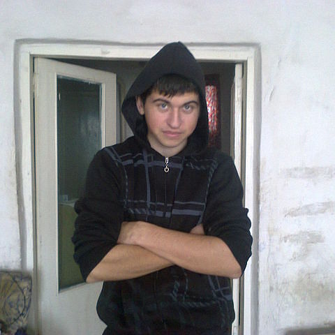  40577413  , 33 ,    --