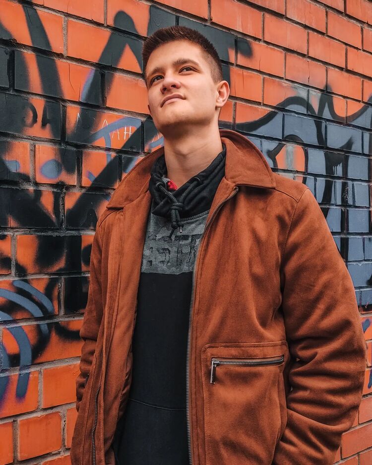  31472183  Leonid, 23 ,    