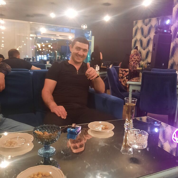  24032693  Narek, 35 ,    