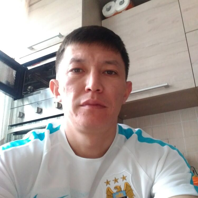  ,   Ruslan, 42 ,   ,   , c 