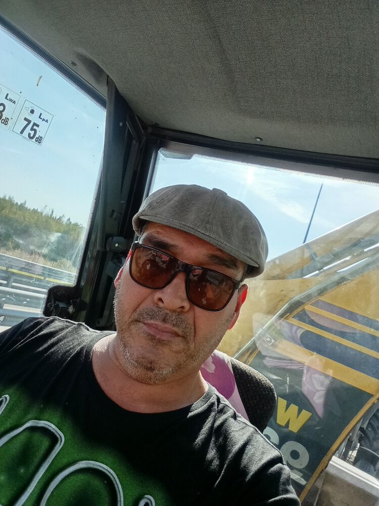 46933513  , 51 ,    