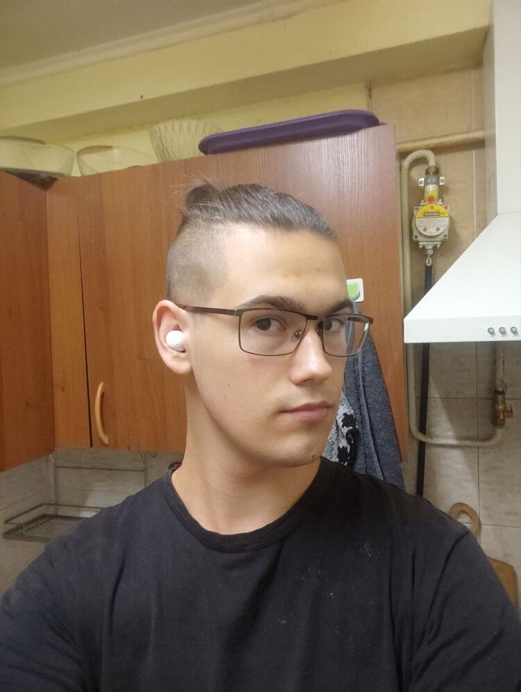  46977803  ˸, 19 ,    
