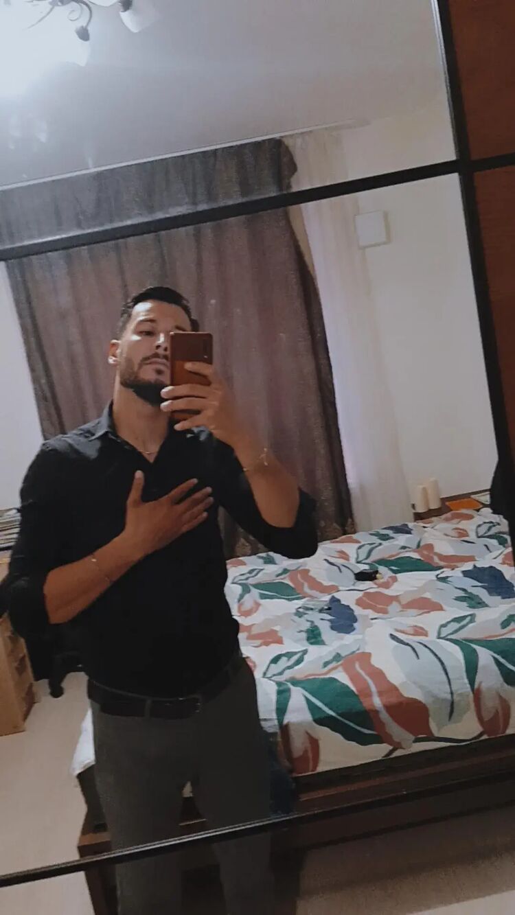  ,   Lyes, 29 ,   ,   
