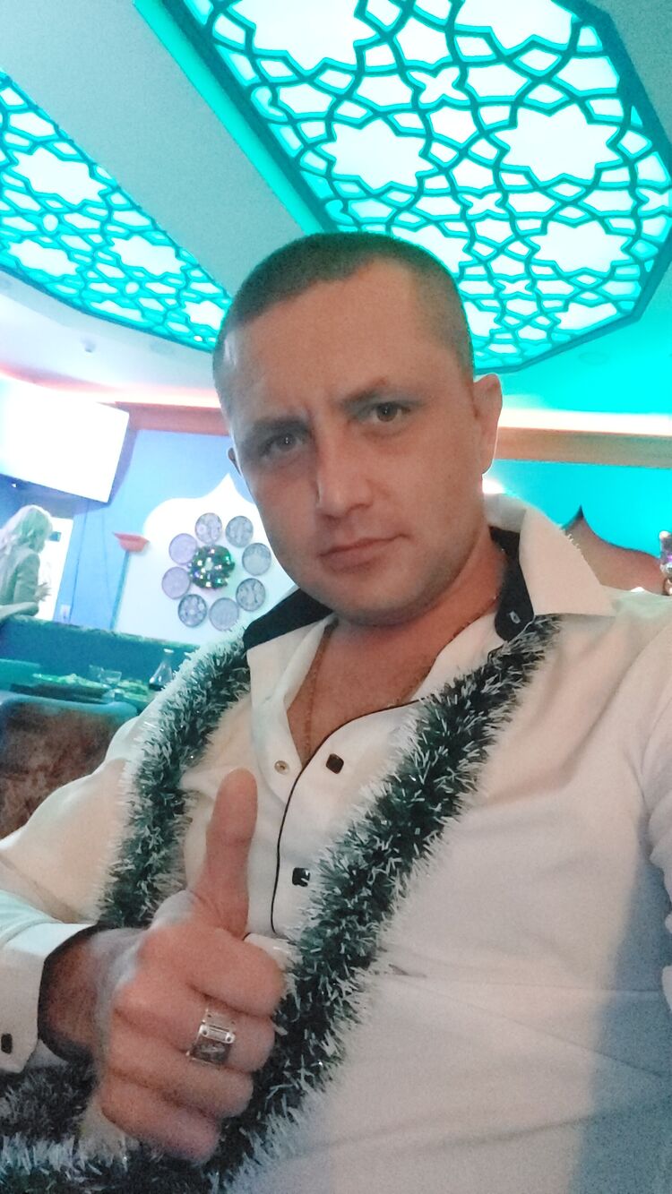  40458043  Aleksandr, 37 ,    