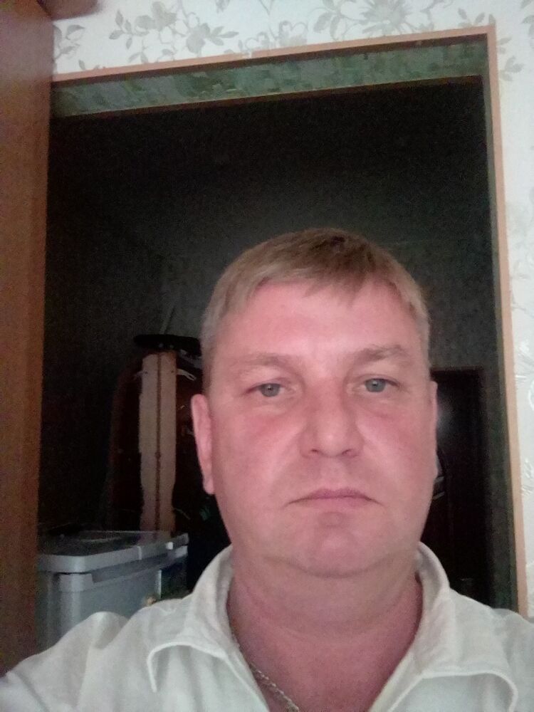  13820253  Viktor, 54 ,    