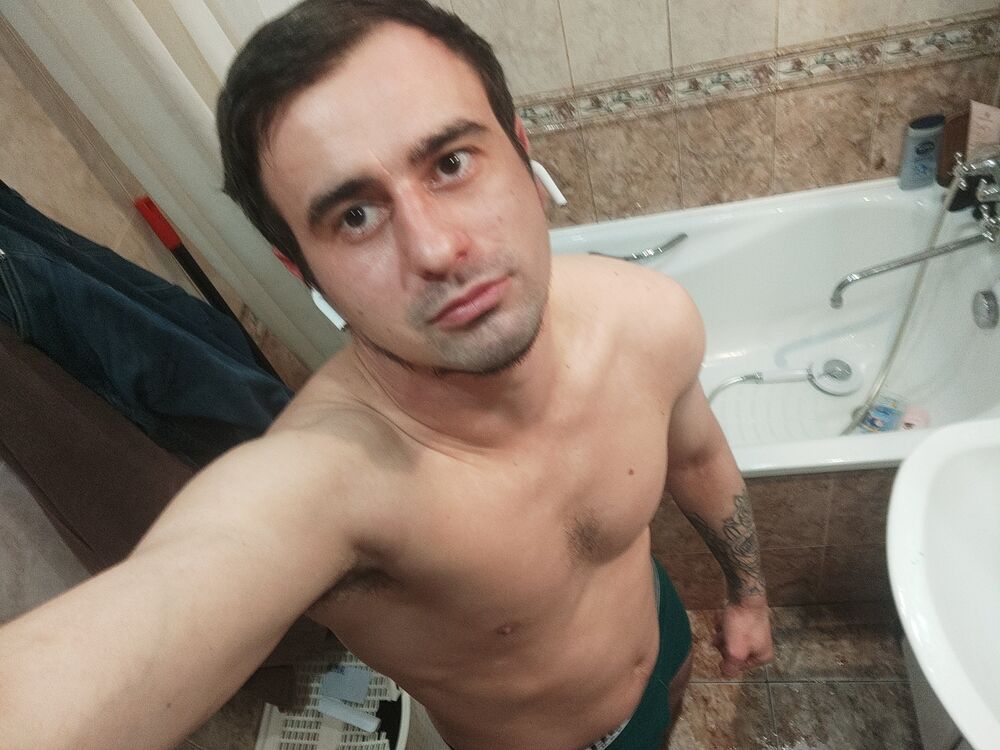  ,   Mishka, 32 ,   