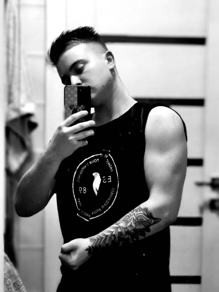  46758773  Dima, 21 ,    