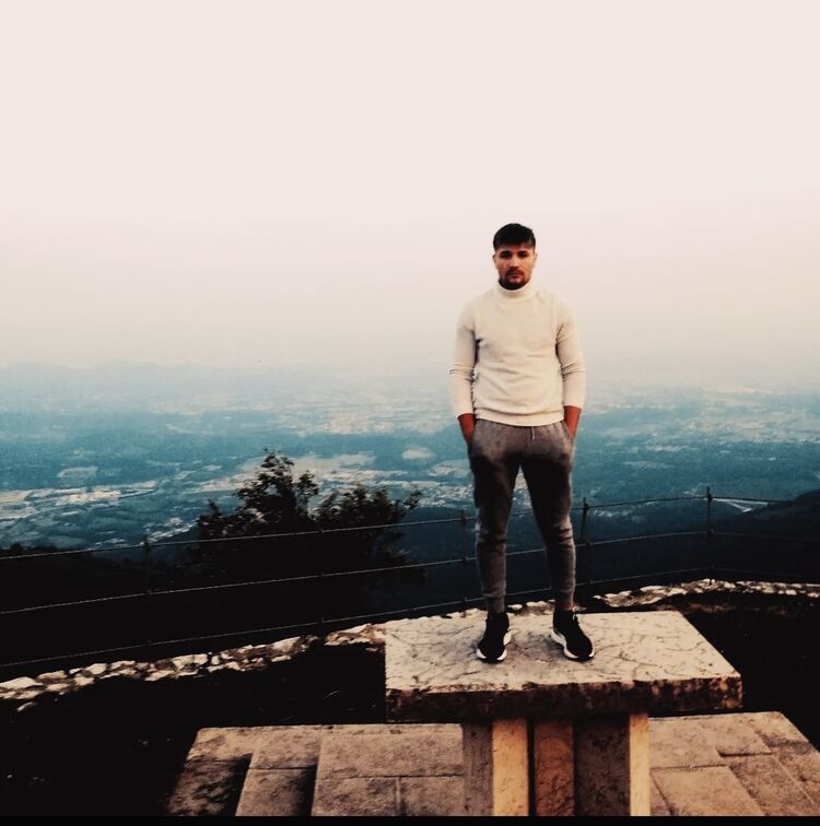  44050393  Niku, 22 ,    