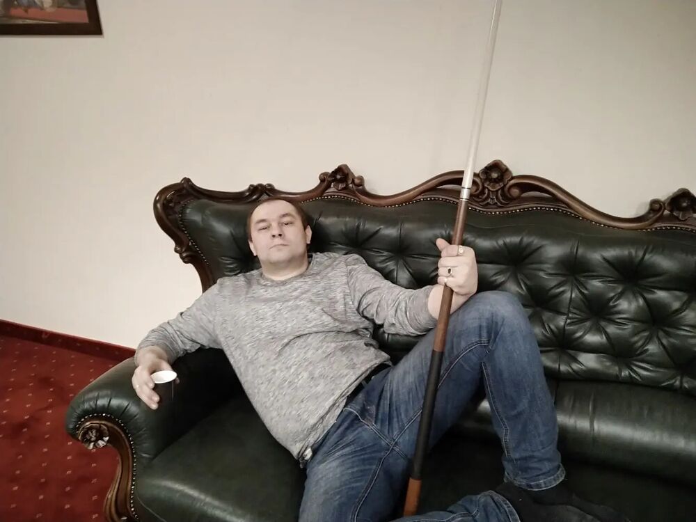  32104043  Vladimir, 42 ,    