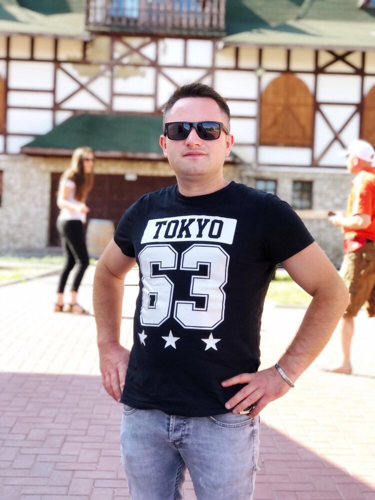  ,   Valentin, 37 ,   ,   , c 