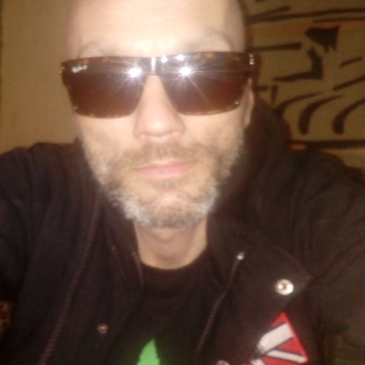  19392173  VADIM, 47 ,    