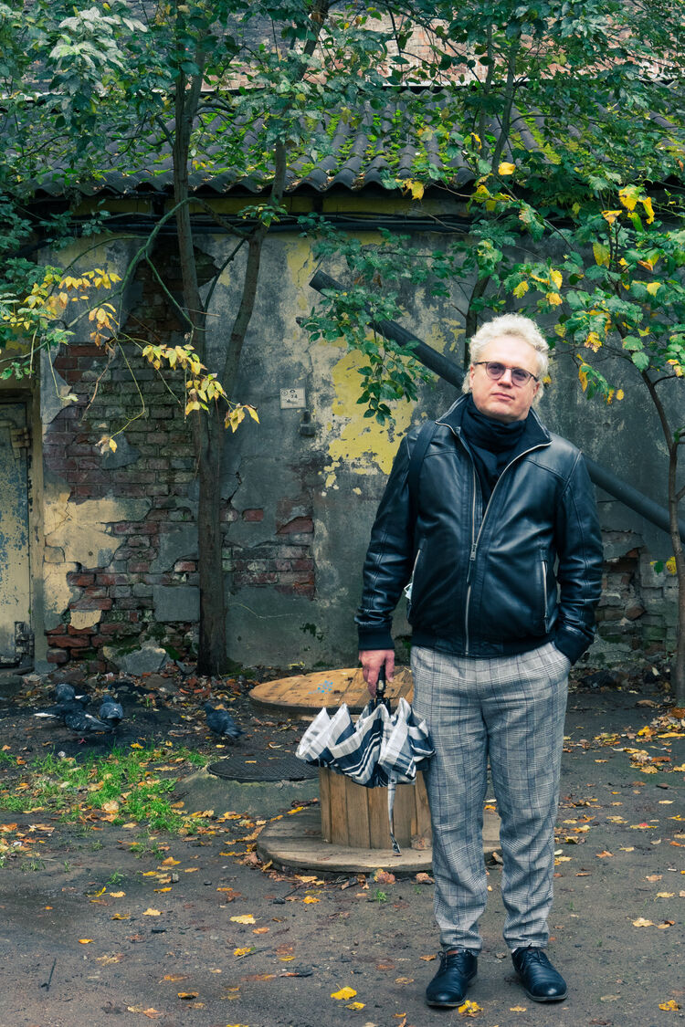  53858793  Ewan, 52 ,    