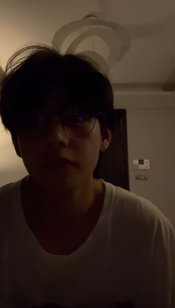  30733233  Taehyung, 24 ,    