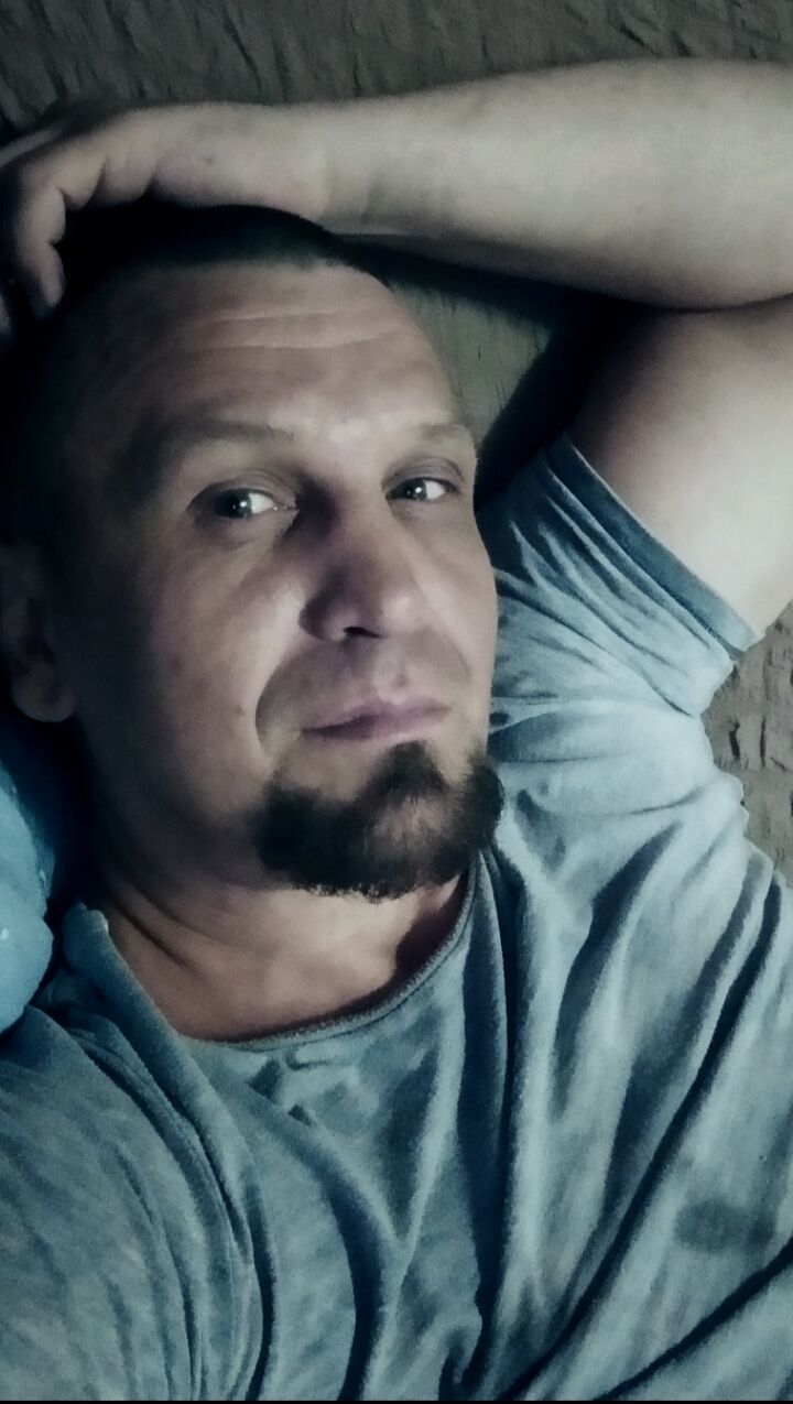  37051793  Helg, 48 ,    